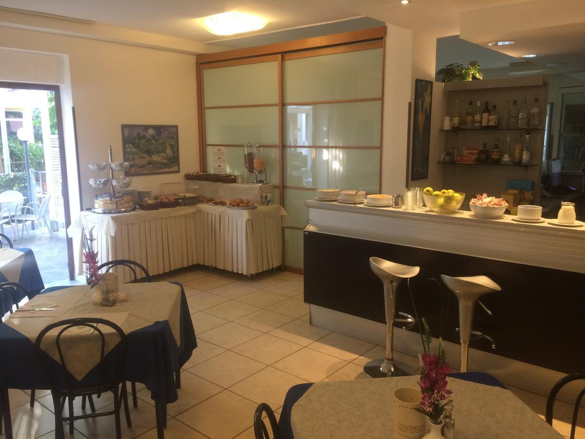 Residence Abamar Римини Екстериор снимка